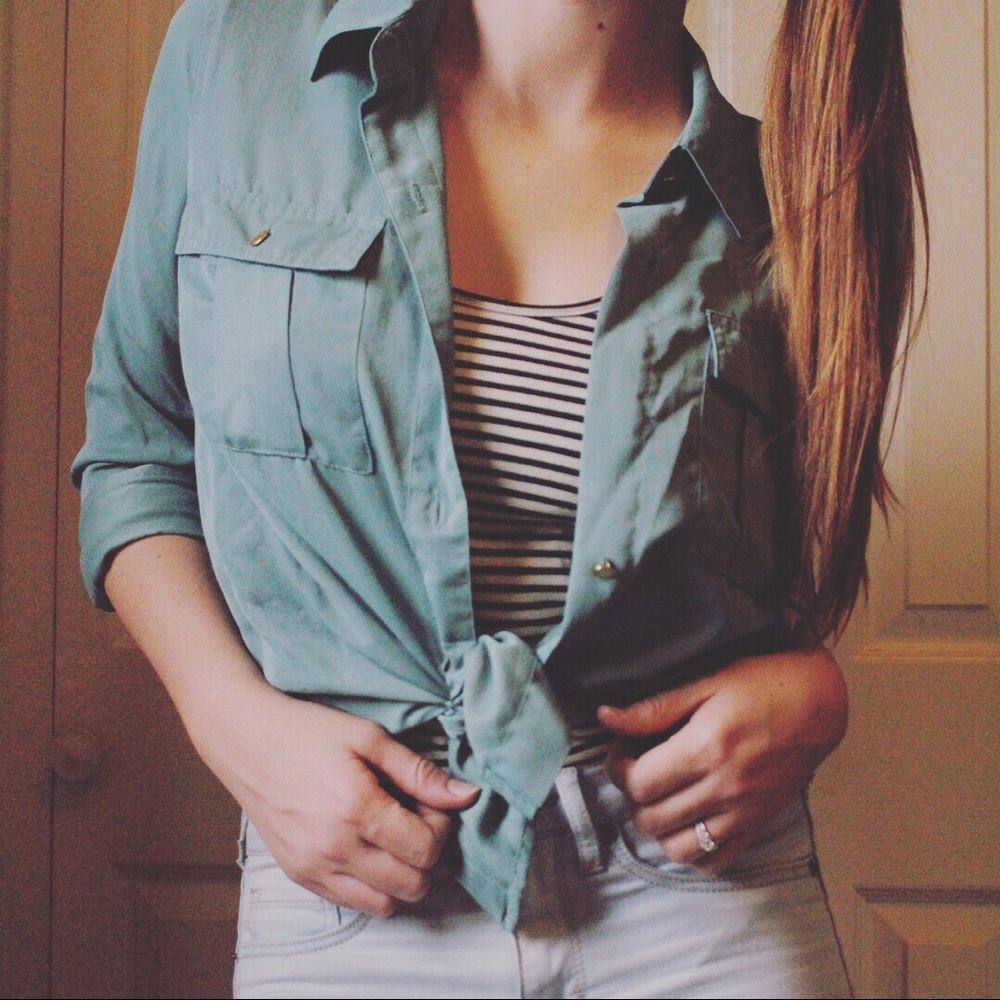 ☆ Forever 21 Button Up ☆ - Picture 2 of 4